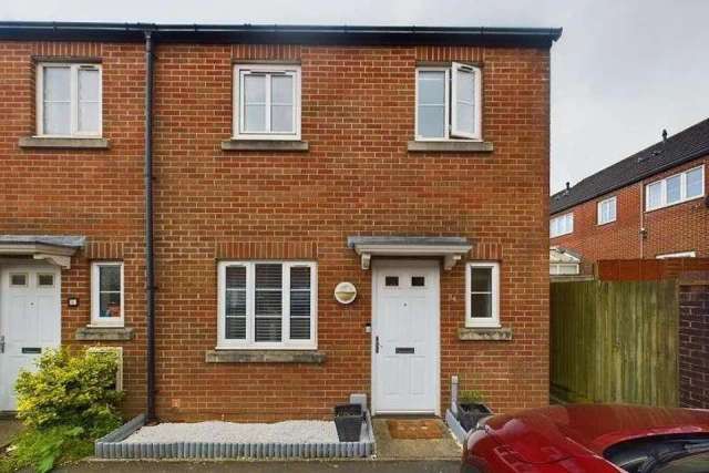 3 bedroom end of terrace house for sale