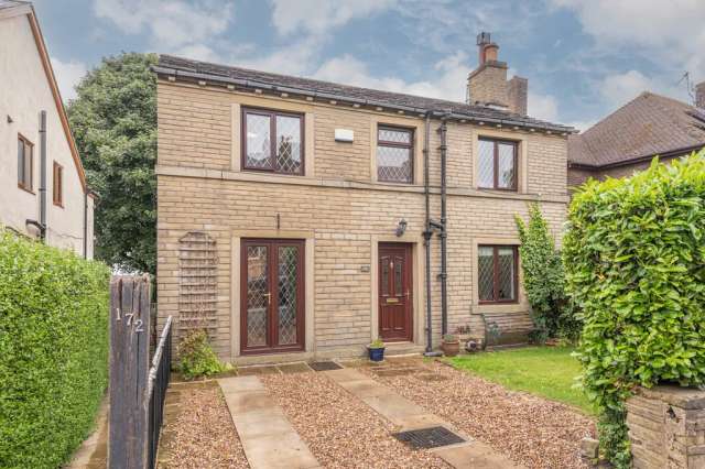 House For Sale in Kirklees, England