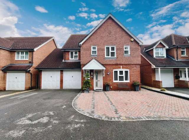 6 bedroom detached house for sale