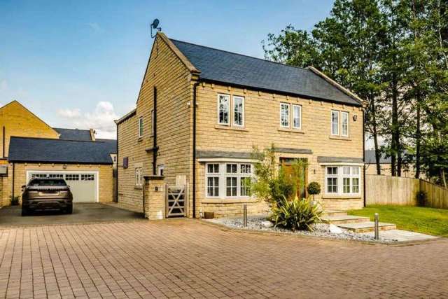 4 bedroom detached house for sale