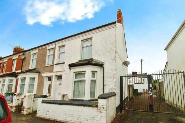 3 bedroom end of terrace house for sale