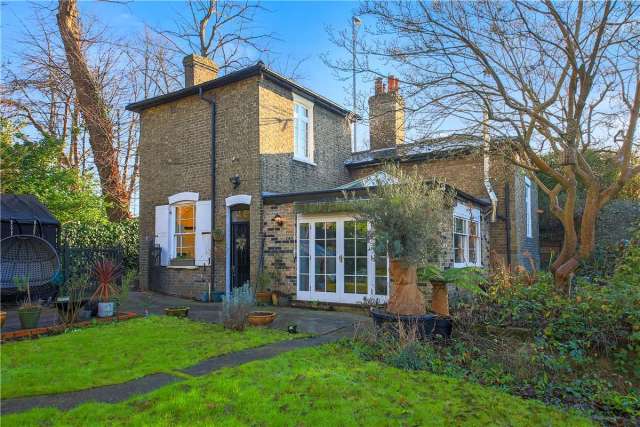 House For Sale in Cambridge, England