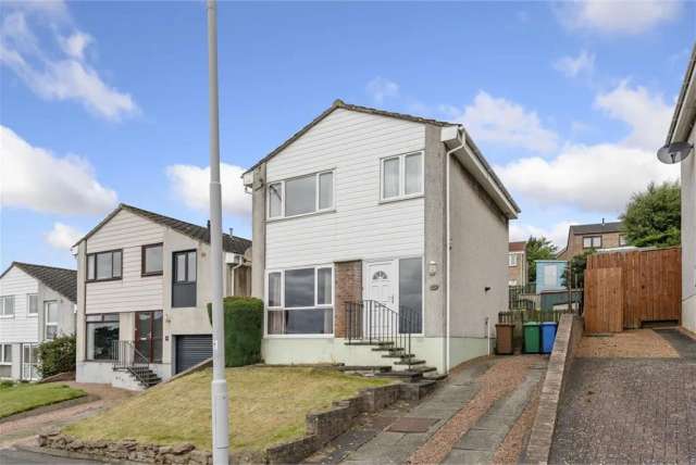 3 Bed House - Detached with 2 Reception Rooms