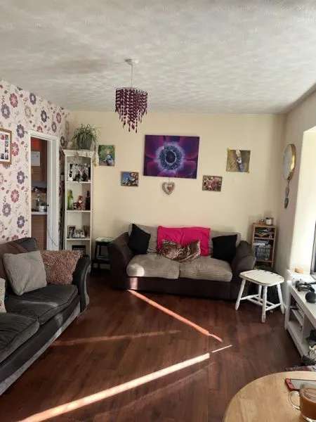 Flat For Rent in Guildford, England