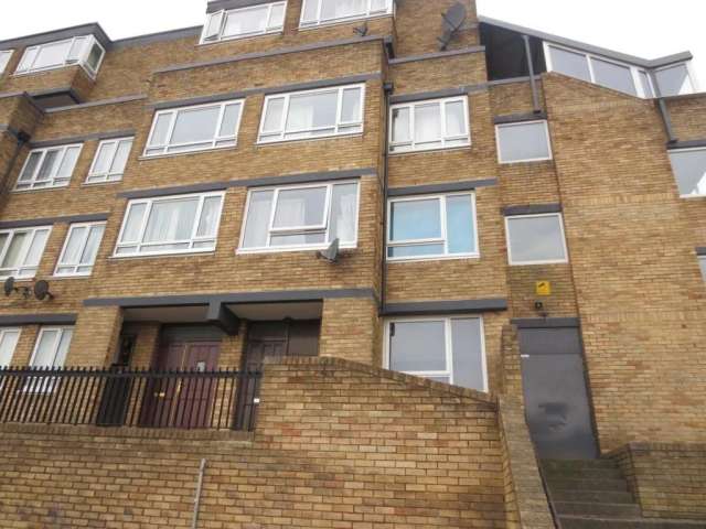 3 bedroom flat to rent