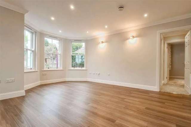 2 bed flat for sale