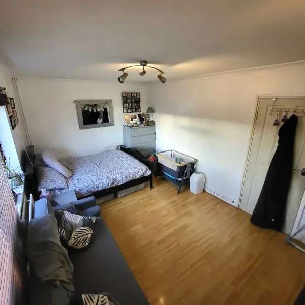 House For Rent in Guildford, England