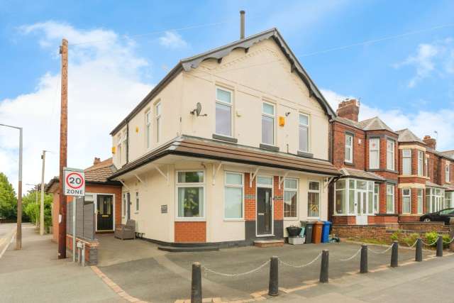 Flat For Sale in Stockport, England