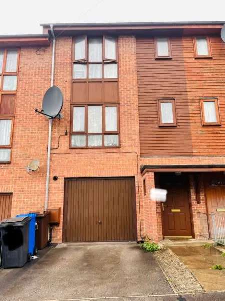 House For Rent in Sheffield, England