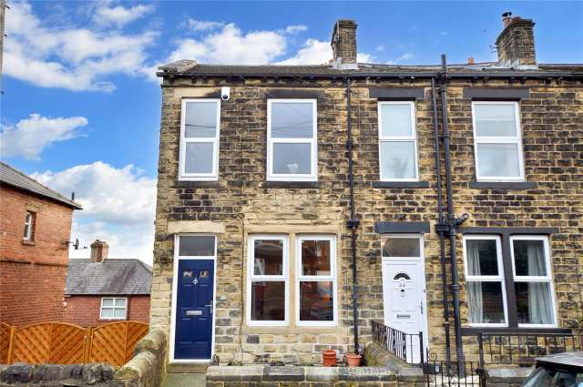 House For Sale in Leeds, England