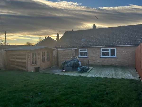 Bungalow For Rent in South Kesteven, England