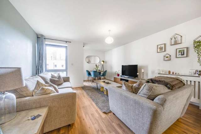 Flat Under Offer in London, England