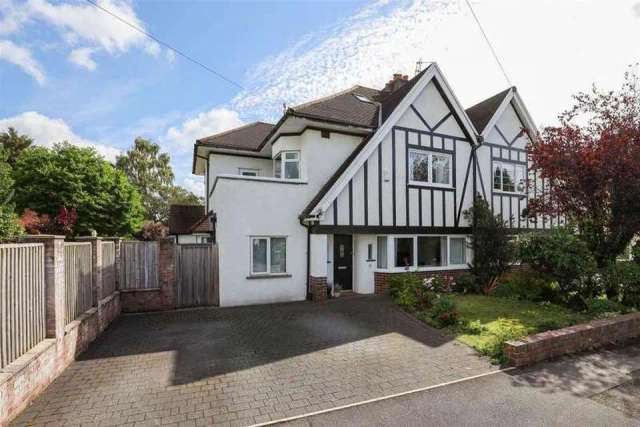 5 bedroom semi-detached house for sale