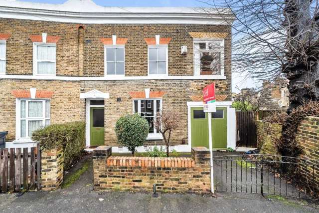 House Under Offer in London, England