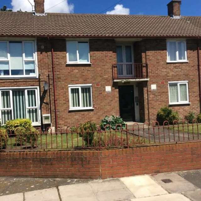 1 bed flat in Old Farm