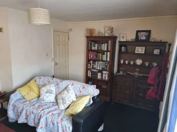 Flat For Rent in Boverton, Wales