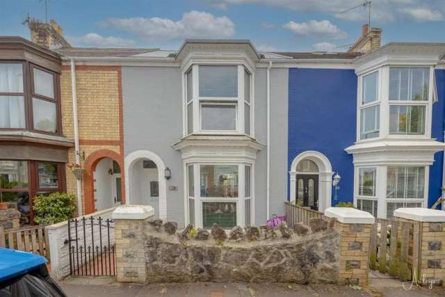 3 bedroom terraced house for sale