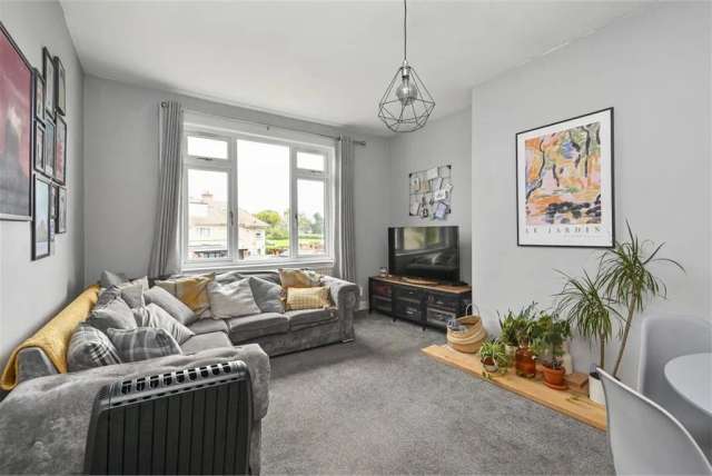 2 Bed Flat - Upper with 1 Reception Room