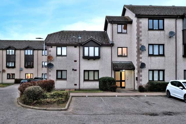 Flat For Rent in Westhill, Scotland