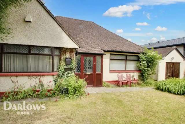 4 bedroom detached bungalow for sale