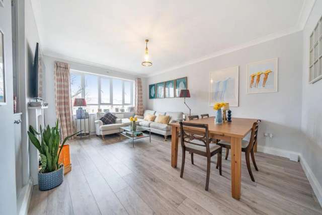 Flat Under Offer in London, England