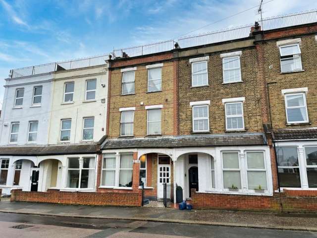 Terraced house For Sale in Southend-on-Sea, England