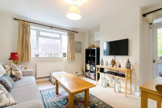 Flat Under Offer in London, England