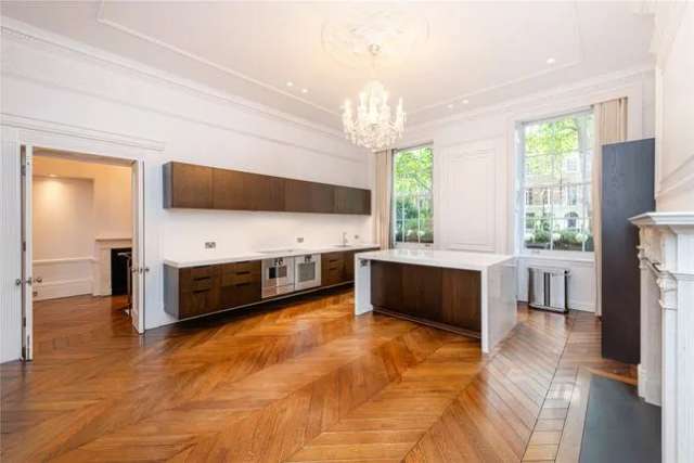 Flat for sale in Montagu Square, London W1H