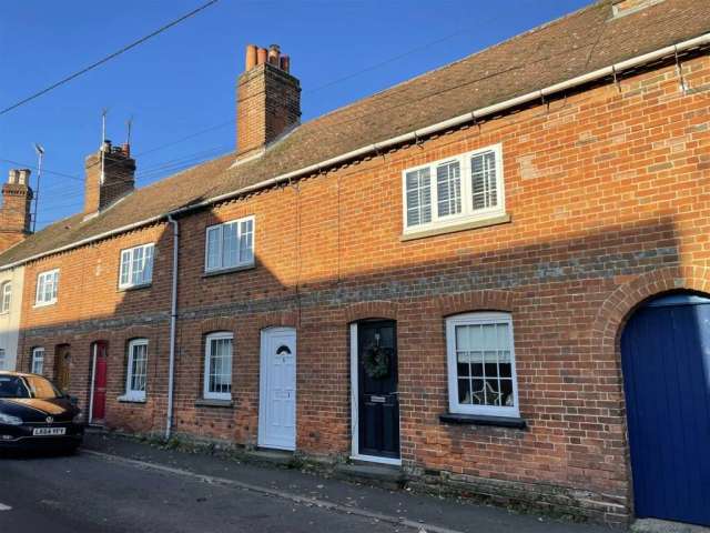 Cottage For Rent in Kintbury, England