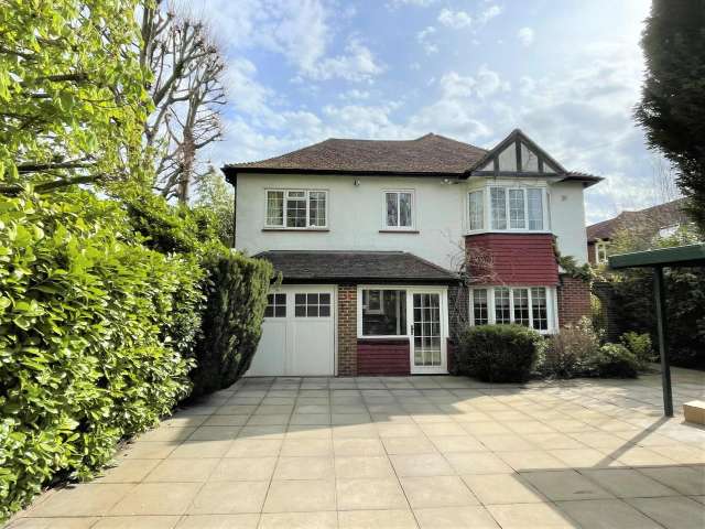 Detached House to rent with 4 bedrooms, Furze Hill, Kingswood