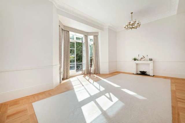 Flat For Rent in City of Westminster, England