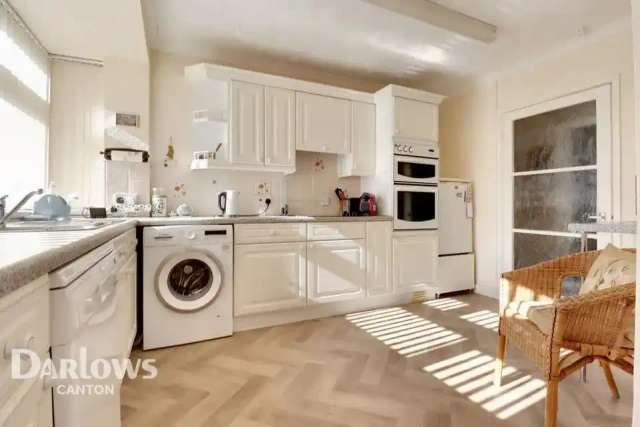 3 bedroom flat for sale