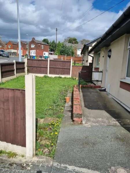 Bungalow For Rent in Salford, England