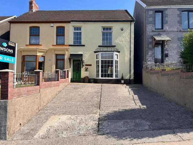 4 bedroom semi-detached house for sale