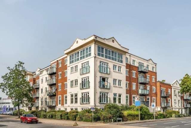 Flat Under Offer in London, England