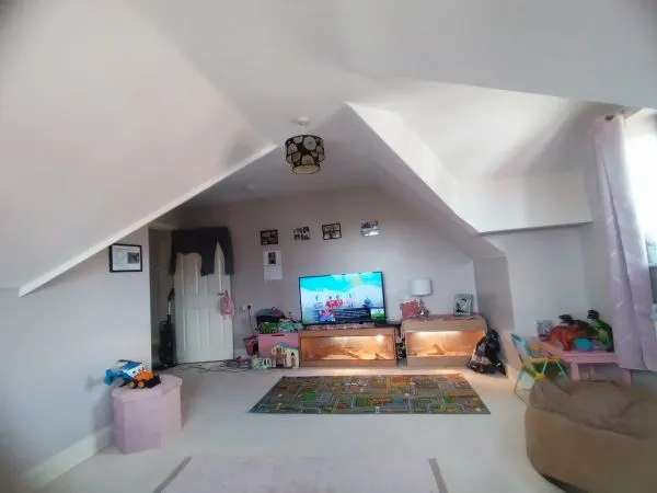 Flat For Rent in Guildford, England