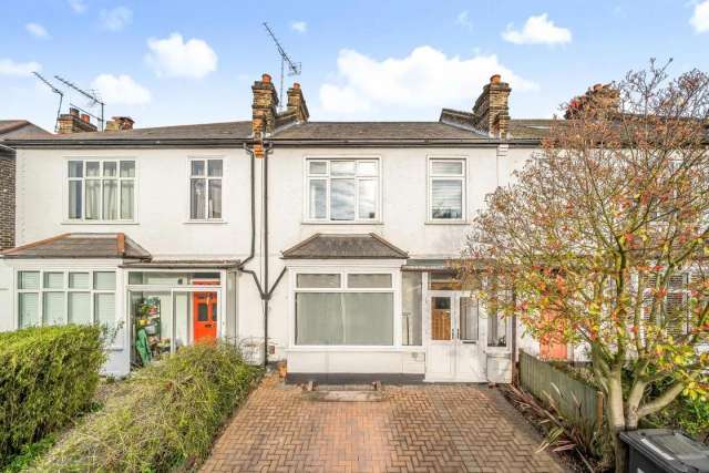 House Under Offer in London, England