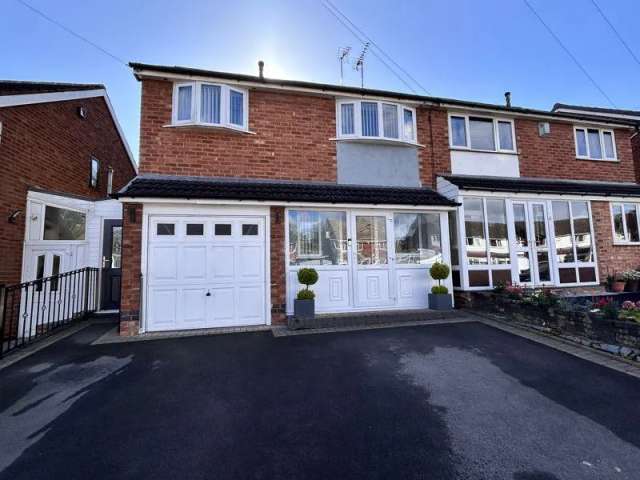 3 bedroom semi-detached house for sale