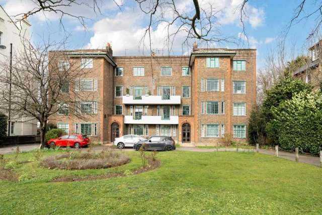 Flat Under Offer in London, England