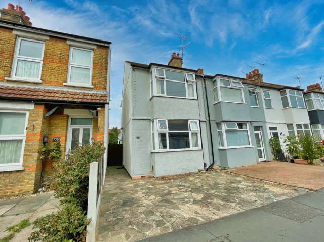 Terraced house For Sale in Southend-on-Sea, England