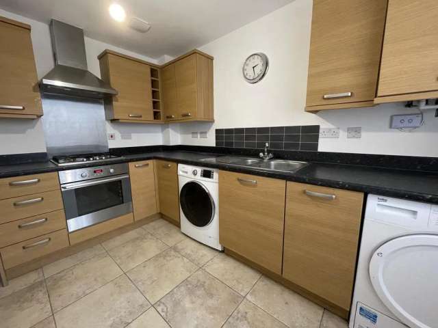 3 bedroom semi-detached house to rent