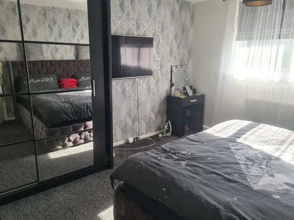 Flat For Rent in Kirklees, England