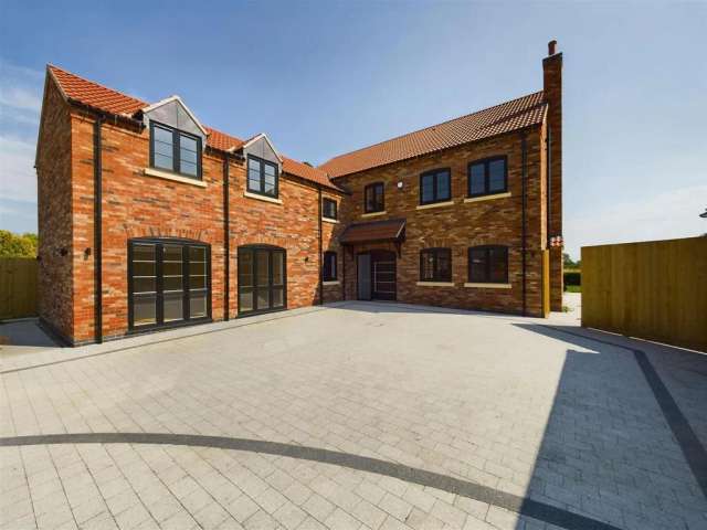 6 bedroom detached house for sale