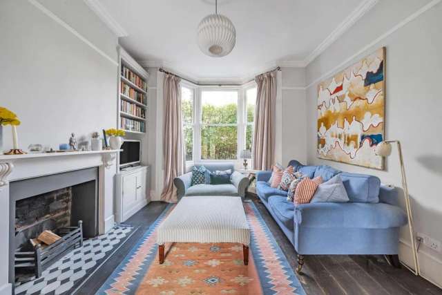 House Under Offer in London, England