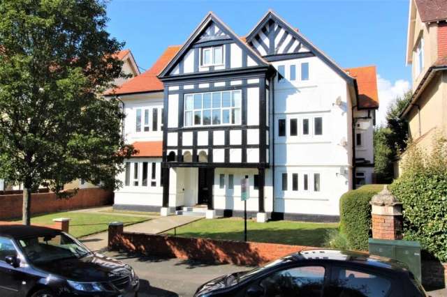 2 bedroom  Flat for sale, Folkestone, Kent, CT20