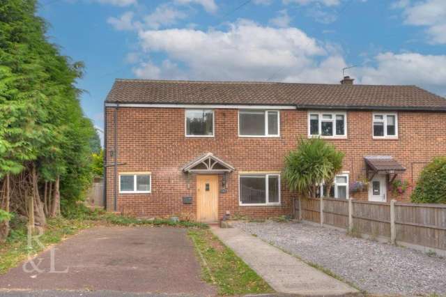 3 bedroom semi-detached house for sale