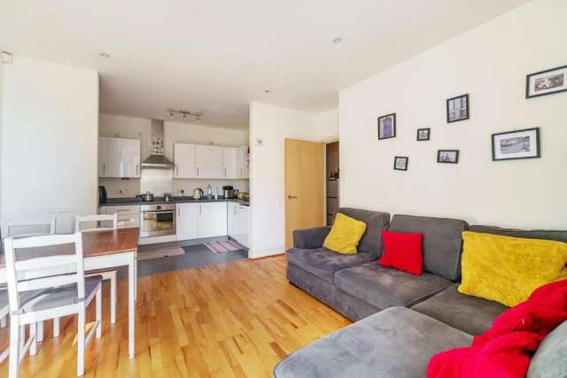 Flat Under Offer in London, England