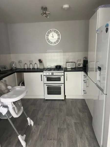 Flat For Rent in Elmbridge, England