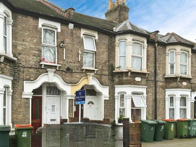 3 bedroom  Flat for sale, London, E16