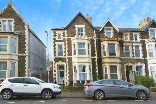 Flat for sale in Claude Road, Cardiff CF24